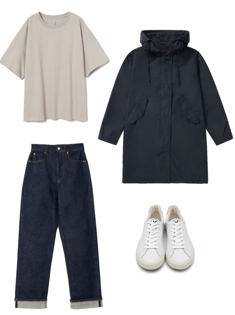 Beige tee, indigo denim, rain jacket and white sneakers fall outfit